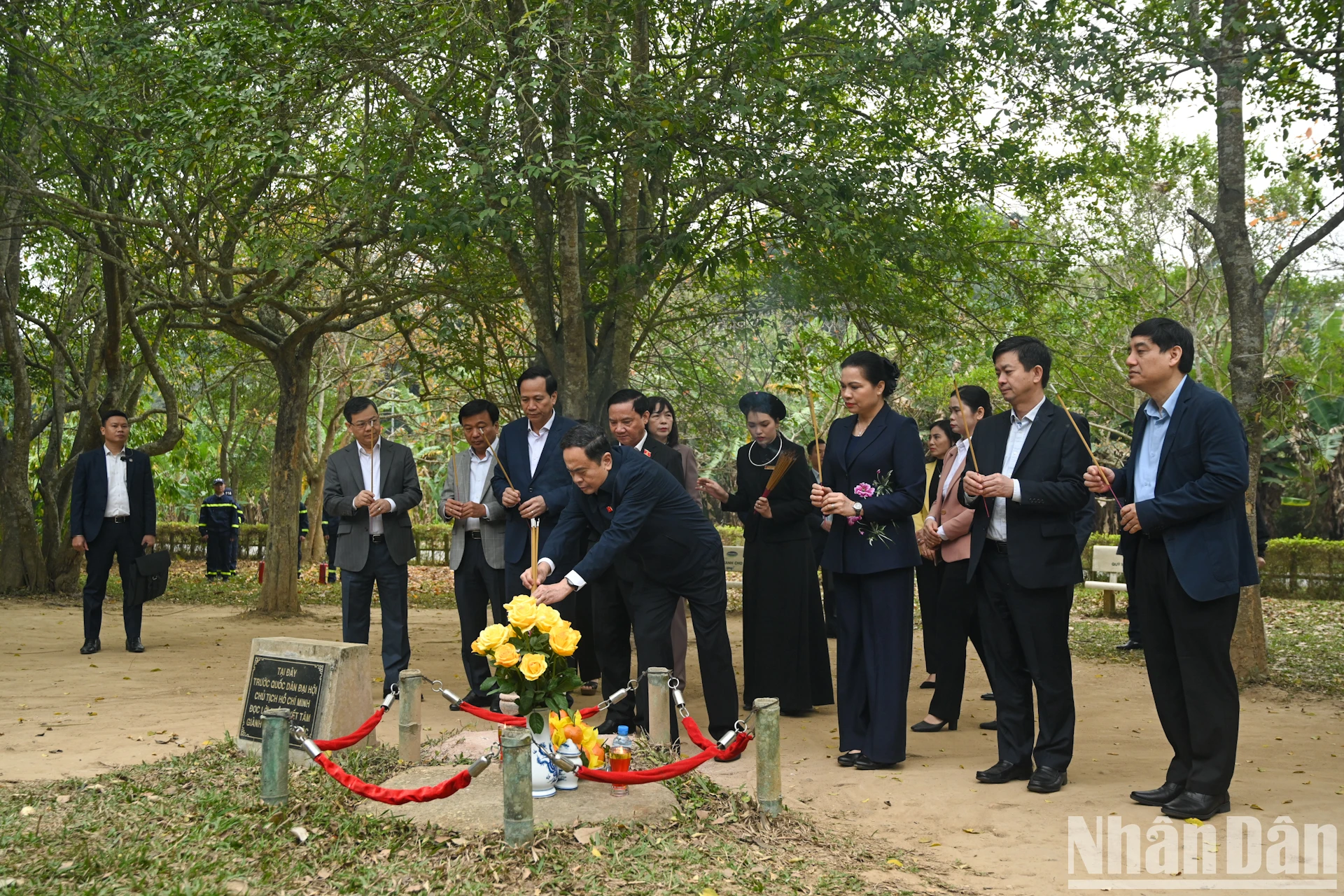 [Foto] El presidente de la Asamblea Nacional, Tran Thanh Man, visita el sitio de reliquias nacionales especiales de Tan Trao. Foto 4