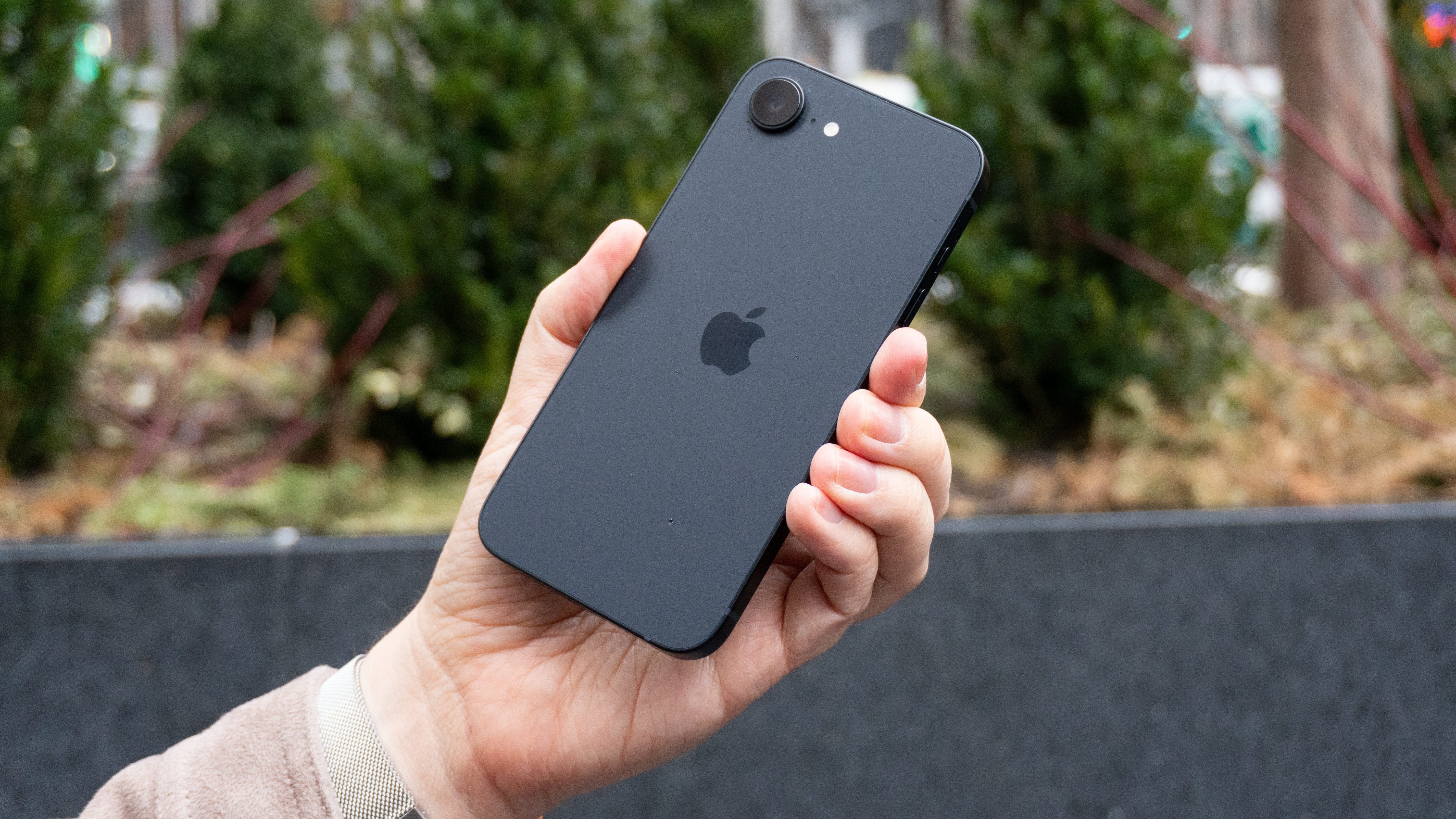 Apple iPhone 16e, iPhone 16e incelemesi, iPhone 16e fiyatı, Apple iPhone satın al (resim 7)