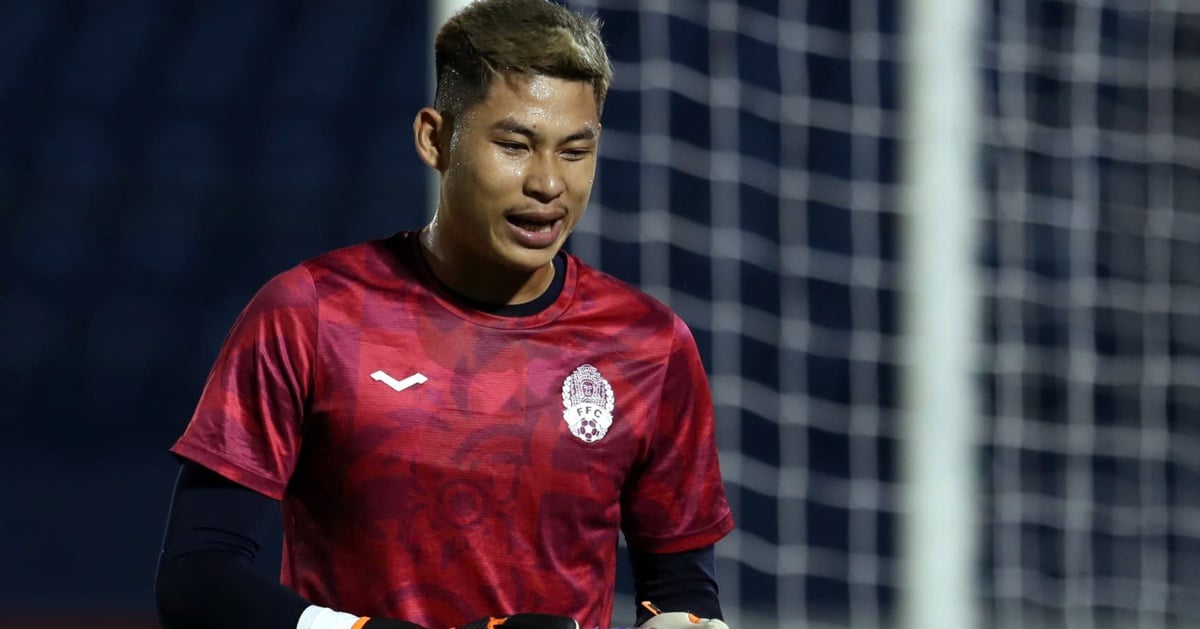 El portero camboyano llama la atención antes del partido contra Vietnam