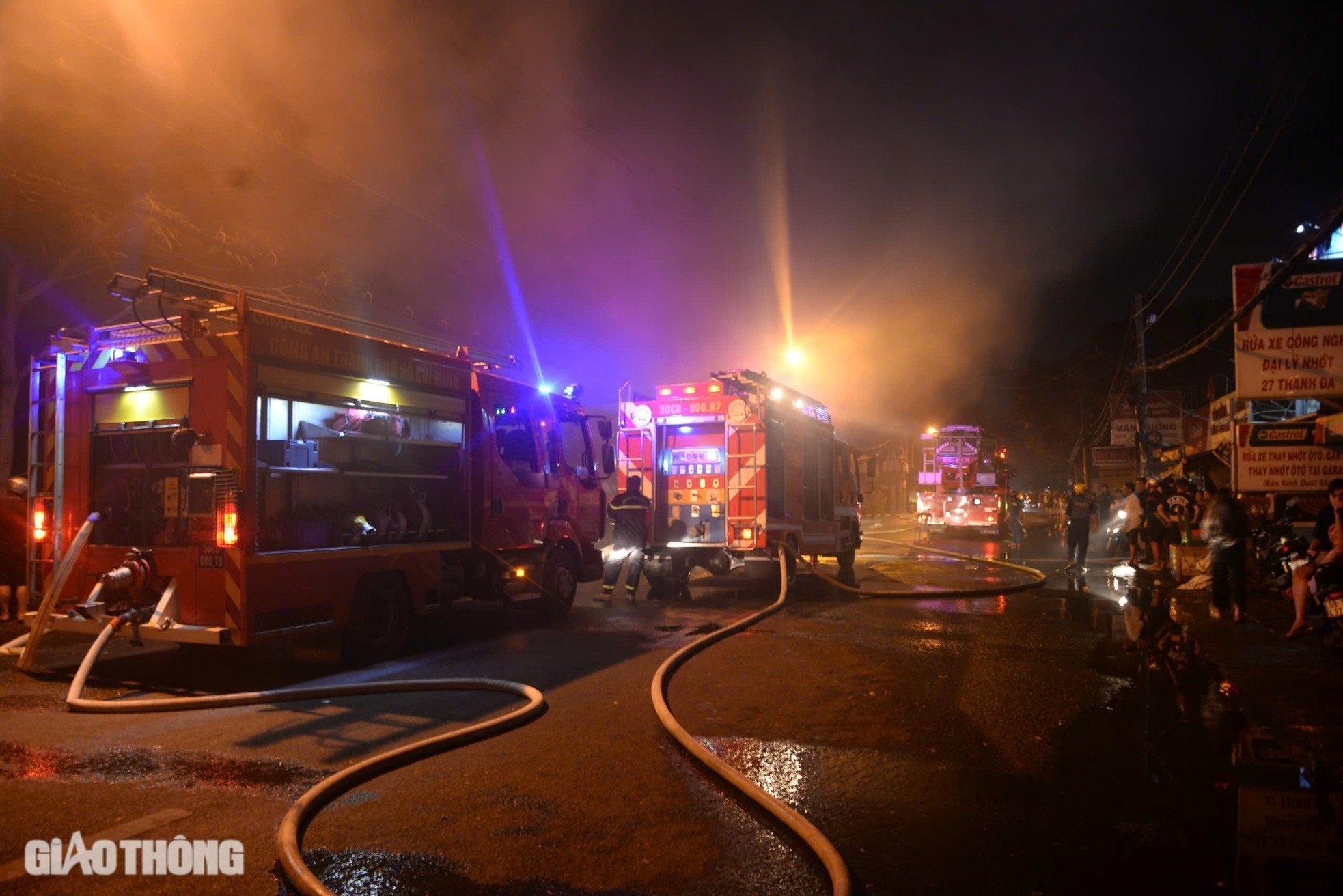 Kleine Händler sind nach dem Brand auf dem Thanh Da-Markt in Ho-Chi-Minh-Stadt fassungslos, Foto 18