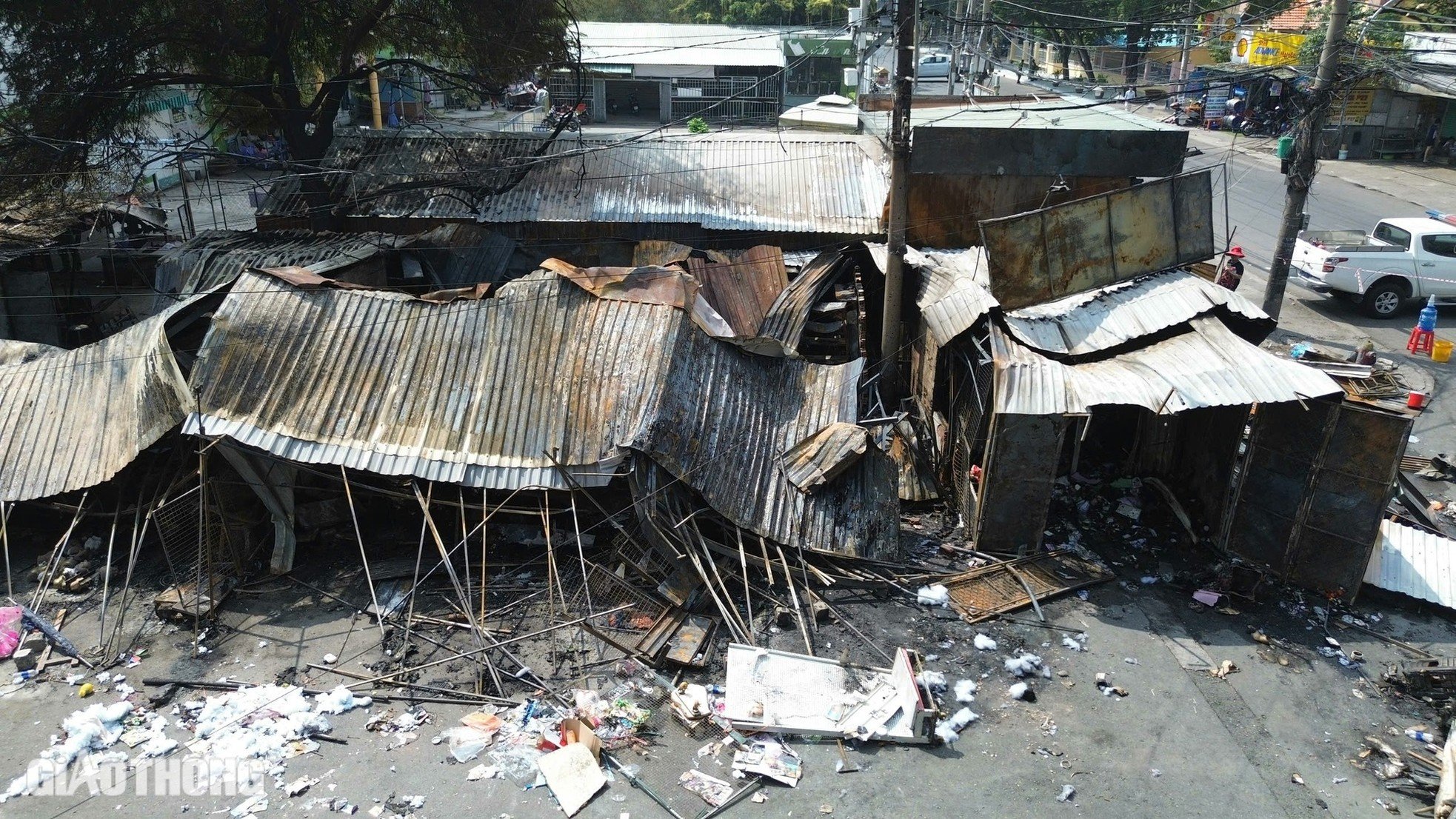 Kleine Händler sind nach dem Brand auf dem Thanh Da-Markt in Ho-Chi-Minh-Stadt fassungslos, Foto 3