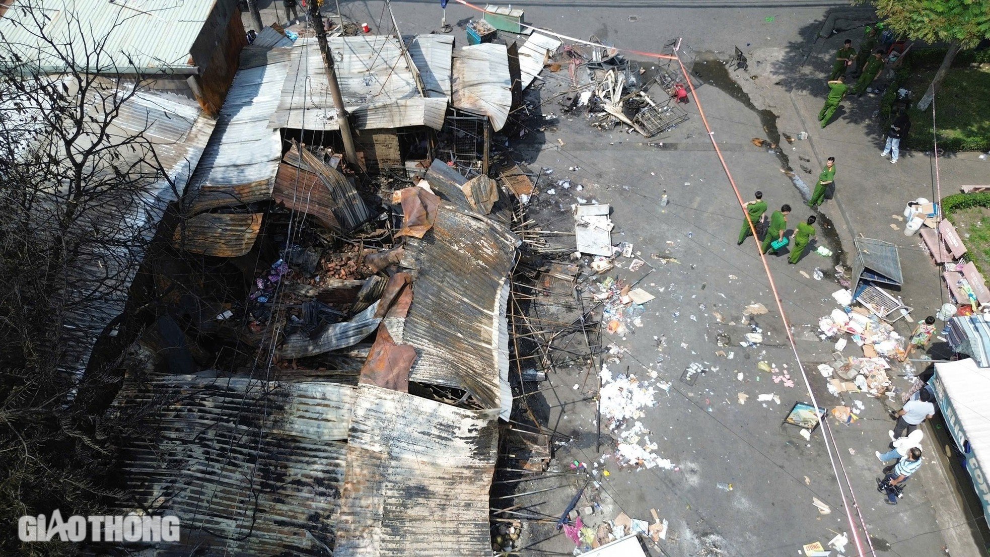 Kleine Händler sind nach dem Brand auf dem Thanh Da-Markt in Ho-Chi-Minh-Stadt fassungslos, Foto 2