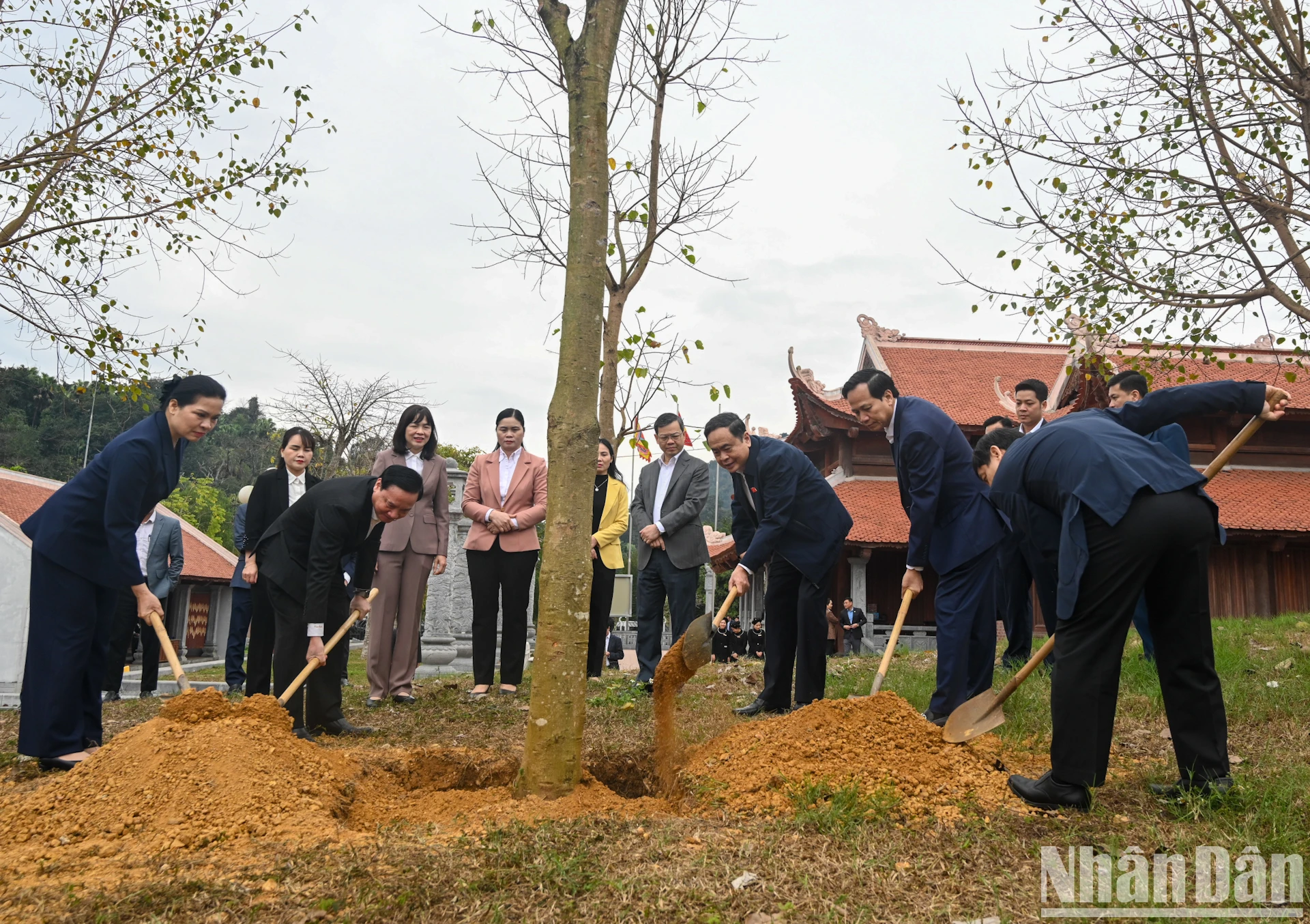 [Foto] El presidente de la Asamblea Nacional, Tran Thanh Man, visita el sitio de reliquias nacionales especiales de Tan Trao (foto 7)