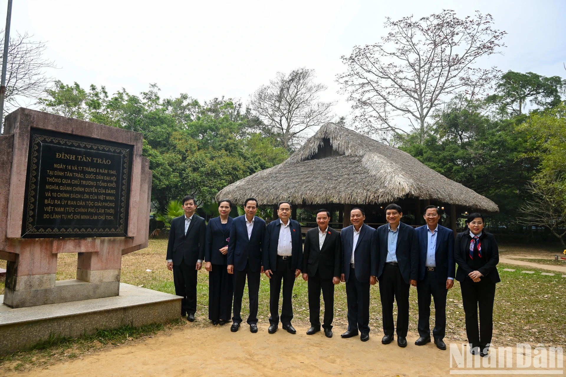 [Foto] El presidente de la Asamblea Nacional, Tran Thanh Man, visita el sitio de reliquias nacionales especiales de Tan Trao (foto 5)