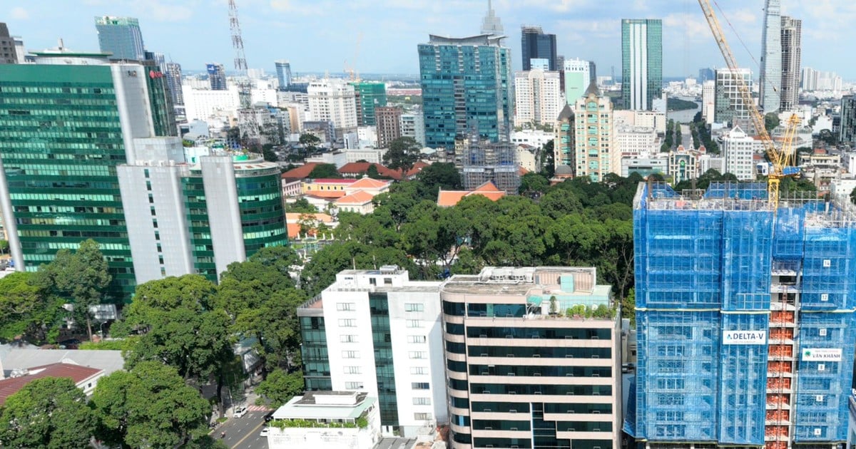 Ho Chi Minh City will implement 7 groups of solutions to develop the economy.