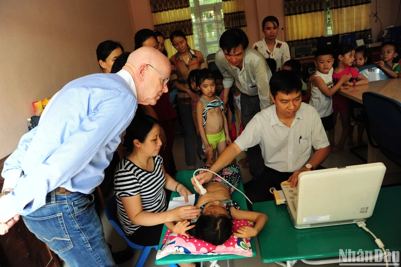 Da Nang ehrt den Gründer der Organisation „Herz für Herz“ Foto 4