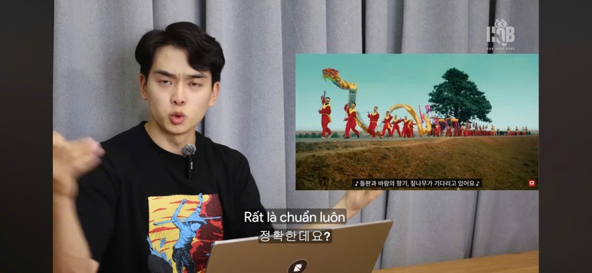 Biểu cảm phấn khích của nam youtuper Jongrak khi xem MV.
