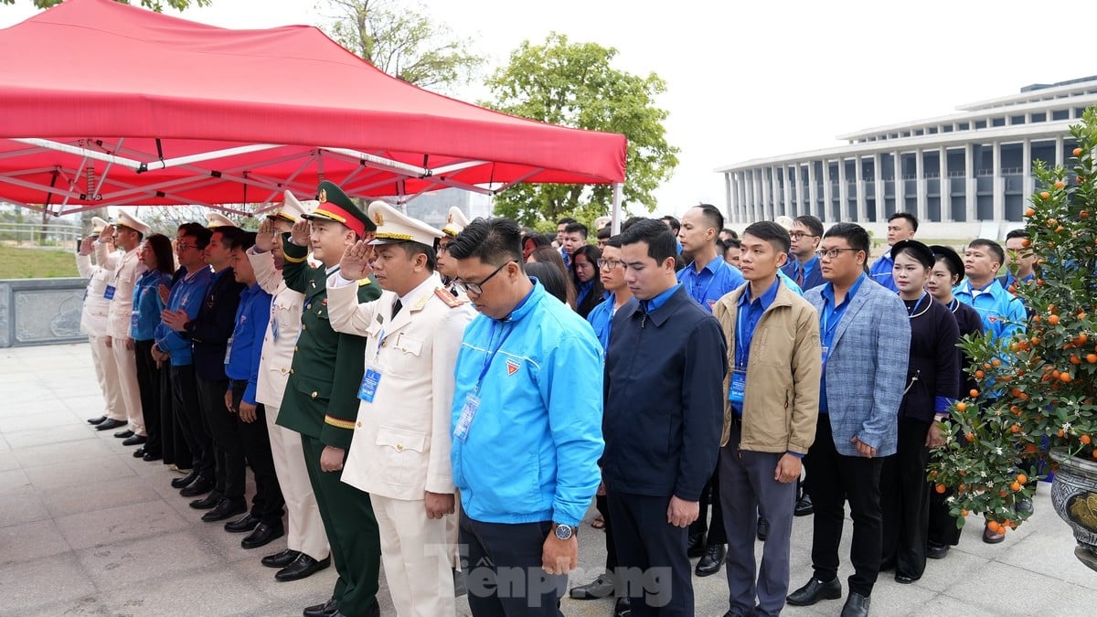 Delegierte, die den Ly Tu Trong Award erhalten, besuchen das Vietnam Military History Museum, Foto 5