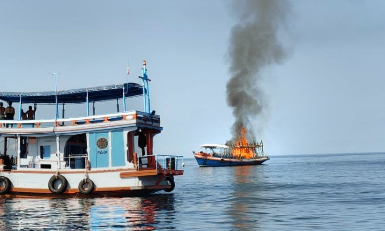 Tàu du lịch cháy gần Koh Tao , du khách Anh mất tích - Ảnh 1.