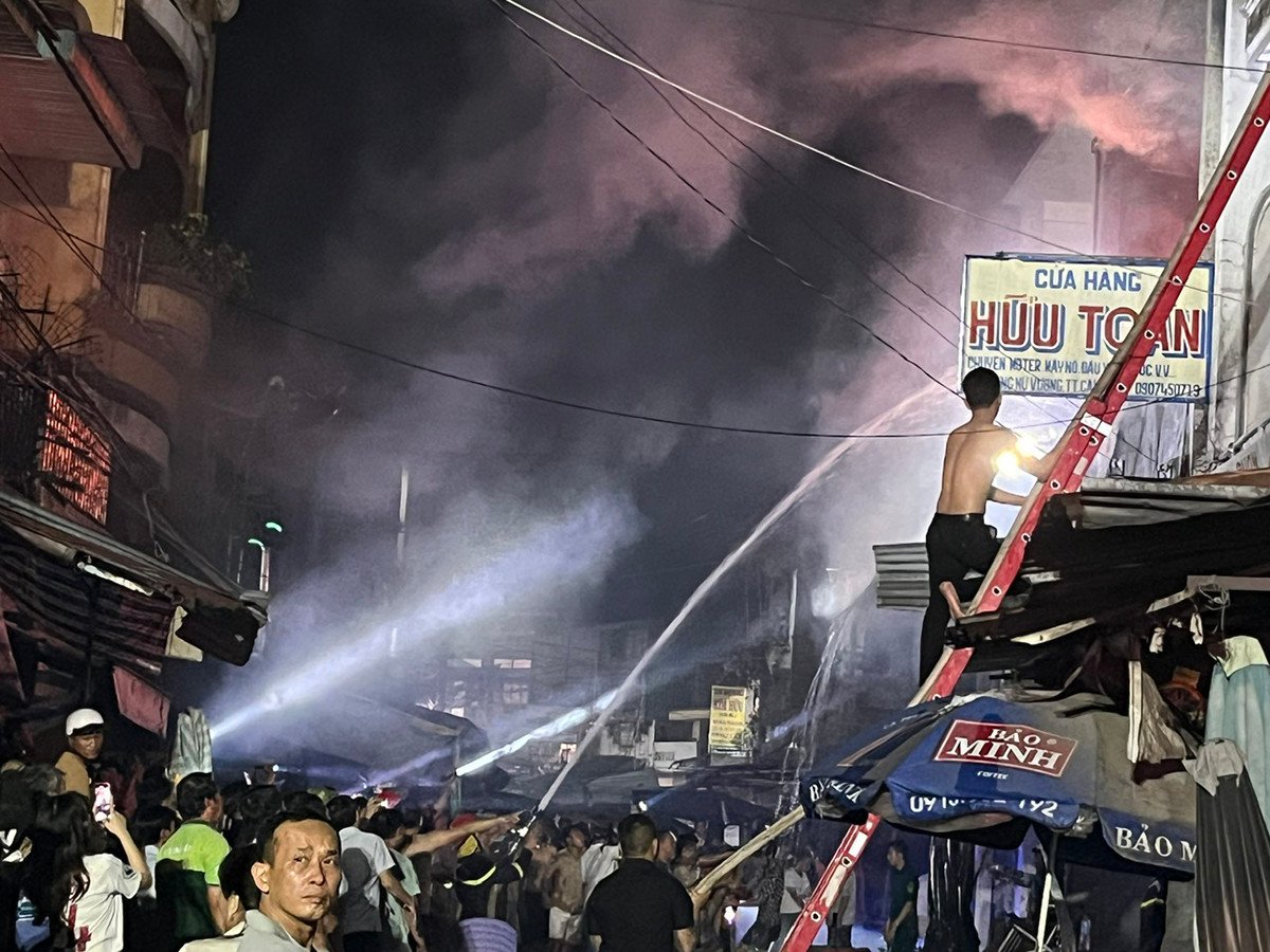 1 Incendio en el mercado de Cai Be.jpg