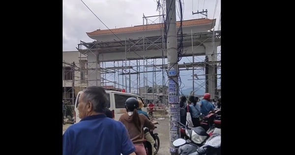 Scaffolding collapsed, 5 people injured