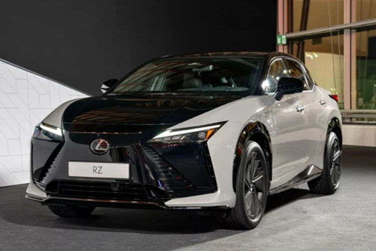 SUV điện Lexus RZ 2025 ra mắt, chạy tối đa 575 km/lần sạc