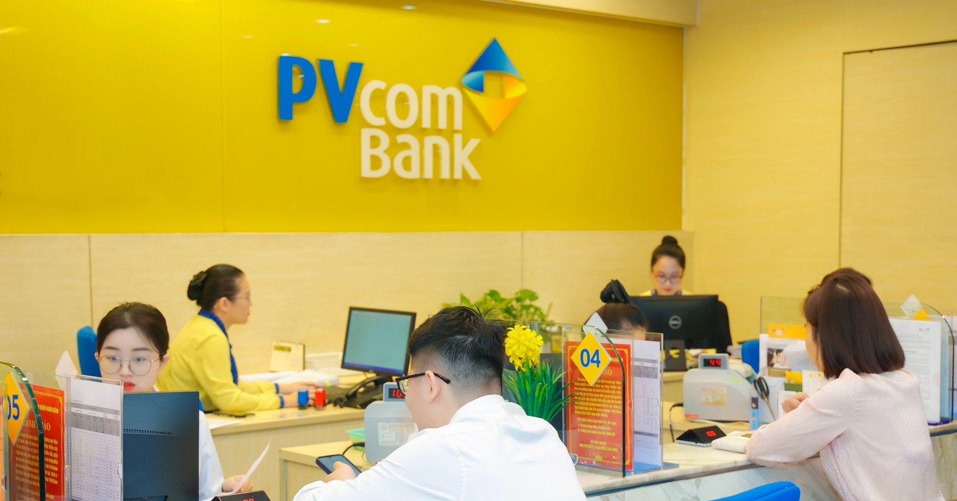 検査官がPVCombankの3支店の欠陥を明らかに