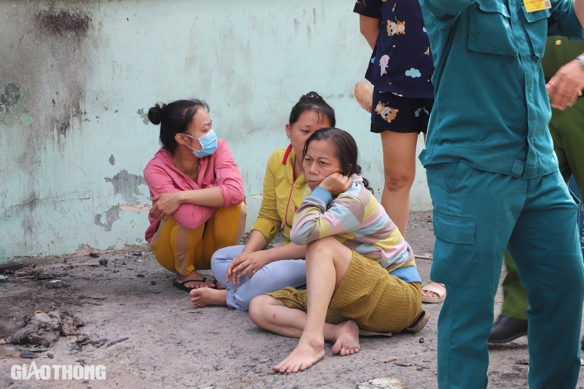 Small traders are stunned after the fire at Thanh Da market in Ho Chi Minh City, photo 14