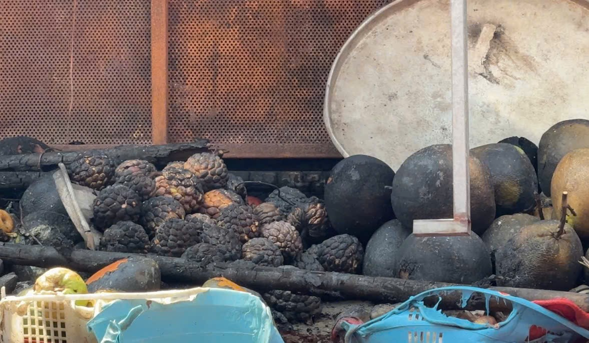 Kleine Händler sind nach dem Brand auf dem Thanh Da-Markt in Ho-Chi-Minh-Stadt fassungslos, Foto 7