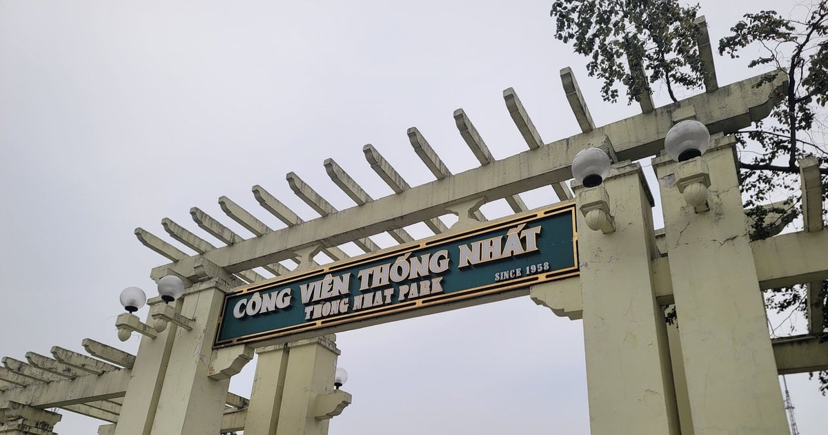 Hanoi lowers fence of Thong Nhat Park on Le Duan Street