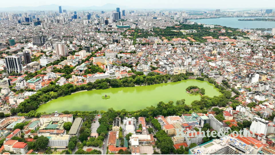 Un rincón del lago Hoan Kiem. Foto: Pham Hung