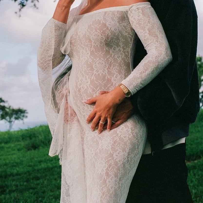 Hailey Bieber mang bau anh 15
