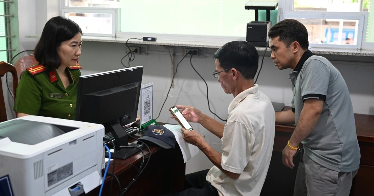 Ho Chi Minh City residents are excited about the quick procedures for issuing and exchanging driver's licenses.