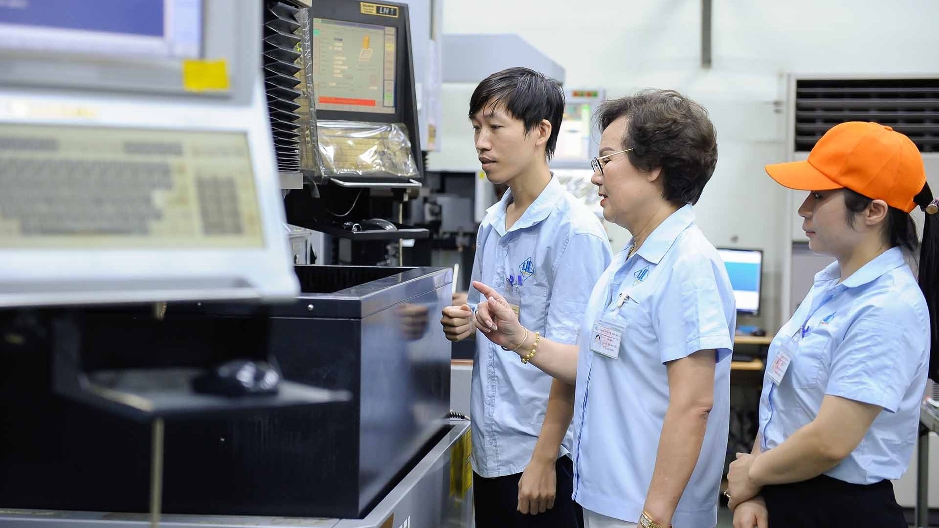 이제 '매듭을 풀고' 민간 경제가 '이륙'할 수 있도록 병목 현상을 해소할 때입니다.