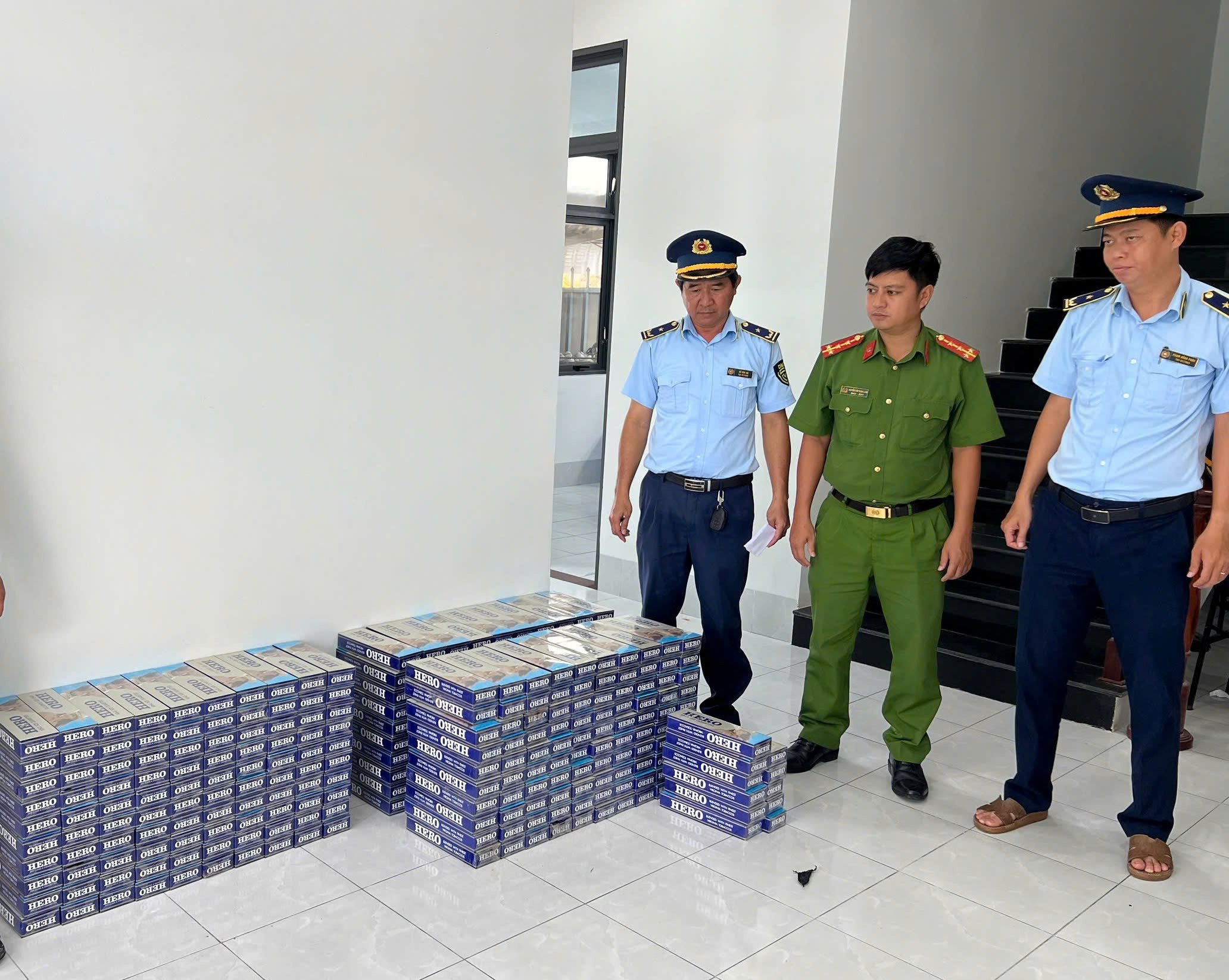 Strengthen inspection and prevention of violations against smuggled foreign cigarettes, smuggled cigars, drugs...