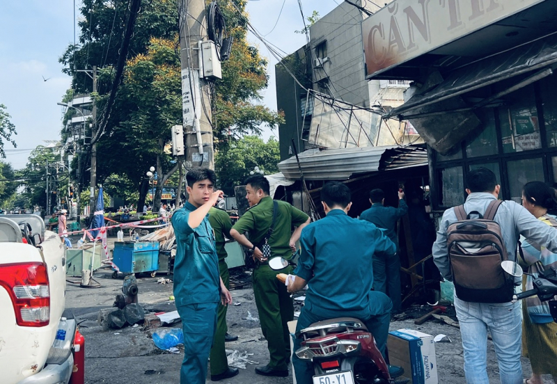 Des milliards de dongs de dégâts après l'incendie de 7 kiosques devant le marché de Thanh Da -0