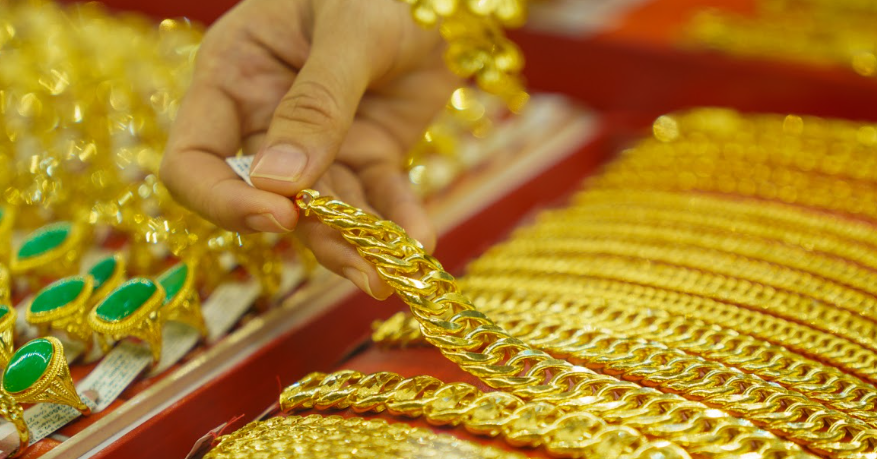 El precio del oro hoy 18 de marzo de 2025 rompe todos los récords, los anillos se disparan a casi 99 millones