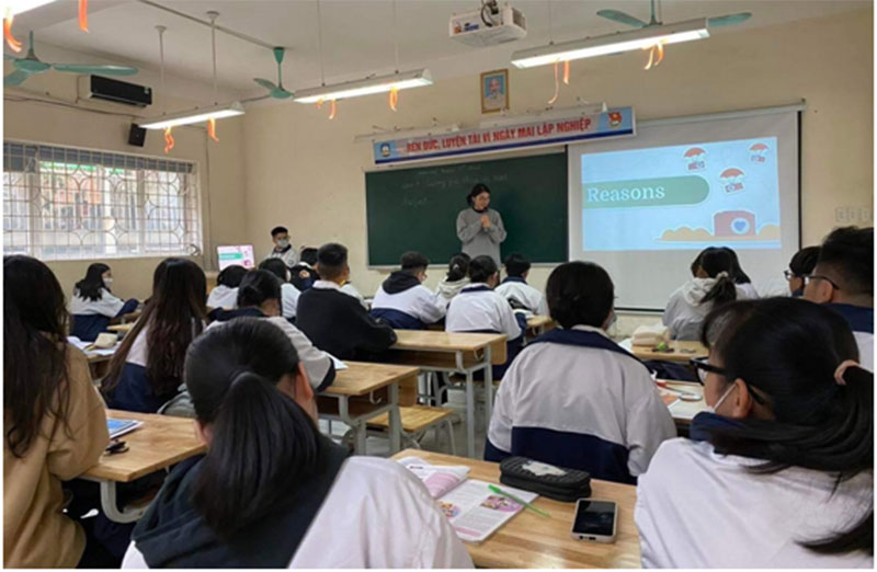 New curriculum textbooks change the way Vietnamese students learn English -0