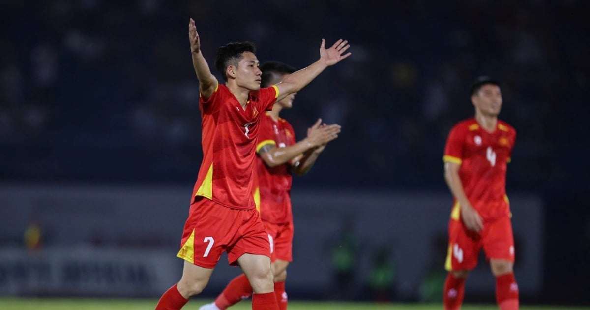 Expert: "Vietnam team plays more diversely without Xuan Son"