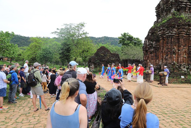 Đoàn famtrip lữ hành Úc tham quan, khảo sát du lịch Quảng Nam - Ảnh 2.