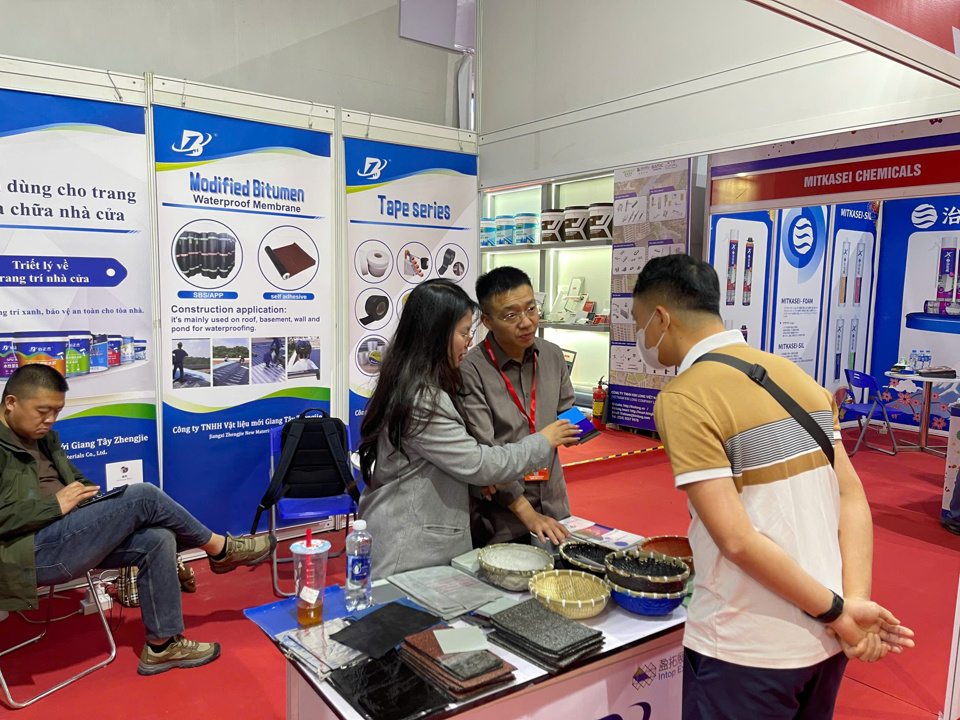 The exhibition is the best opportunity for everyone to learn, grasp the tastes and development trends of new product lines to purchase materials for construction projects and decorate their homes in the most effective way, with good prices and designs...