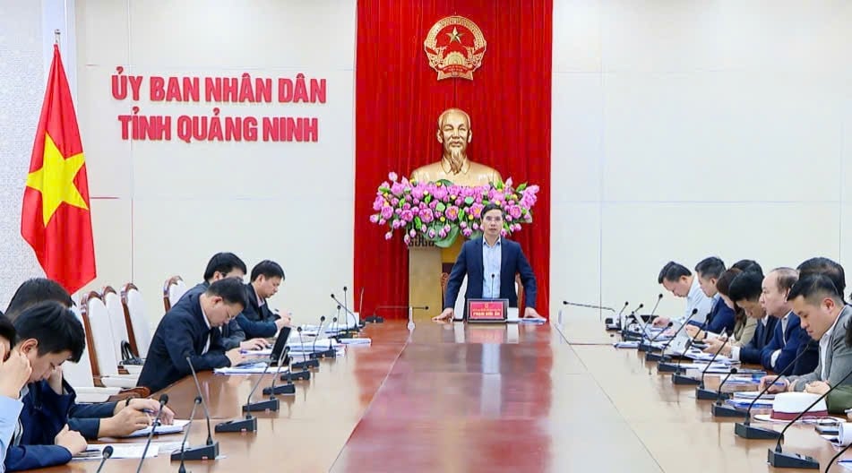 Le président du Comité populaire provincial de Quang Ninh ordonne de lever les difficultés dans les parcs industriels