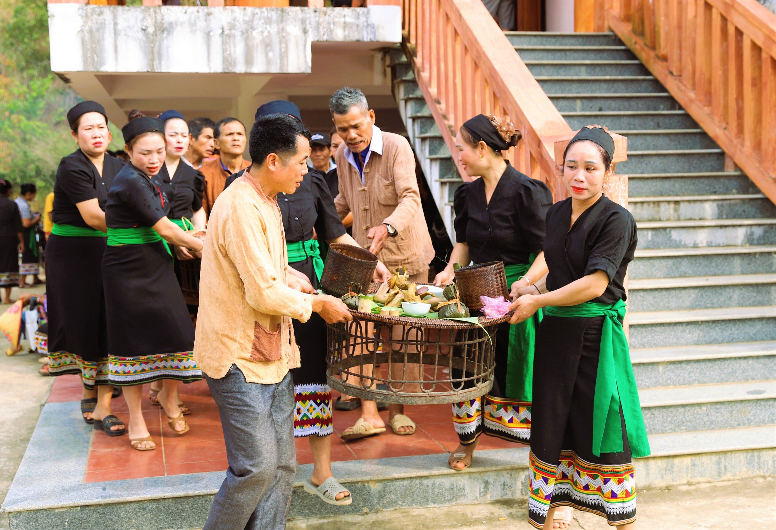 Phong tục đặc biệt của người Ơ Đu ở Nghệ An, hễ nghe tiếng sấm đầu tiên trong năm là cả làng mở hội - Ảnh 7.