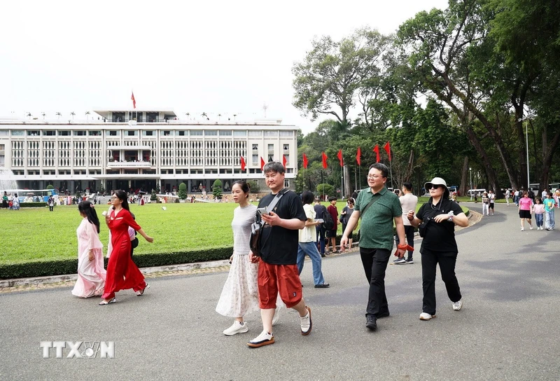 Ciudad Ho Chi Minh diseña numerosos recorridos especiales para celebrar los 50 años del Día de la Reunificación Nacional