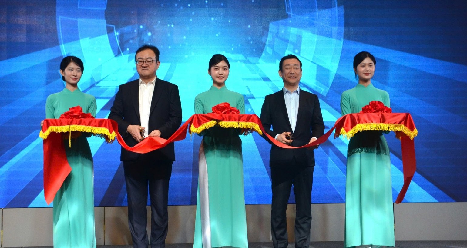 NTT e-MOI strives to pioneer technological innovation in Vietnam