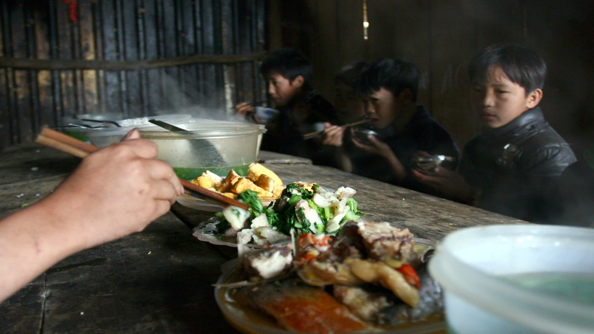 【写真】恵まれない地域ムオンテの学生たちに温かい寄宿舎食を提供する写真10