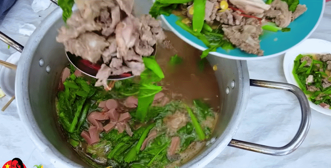 người châu Phi ăn lẩu 1.gif