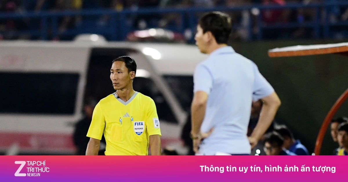 Un árbitro disciplinado aún arbitra el partido Vietnam-Camboya