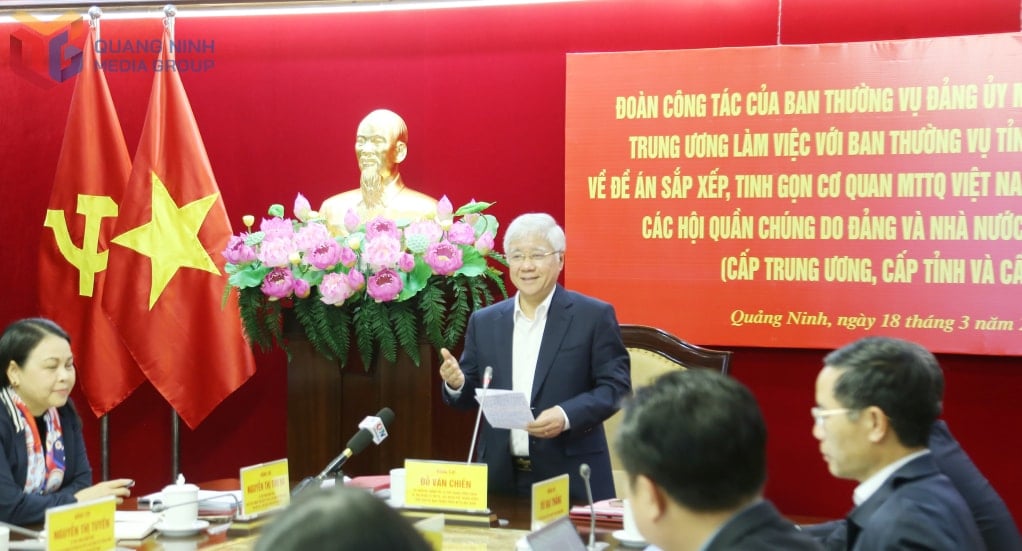 El camarada Do Van Chien, miembro del Buró Político, Secretario del Comité Central del Partido, Presidente del Comité Central del Frente de la Patria de Vietnam, clausuró la reunión.