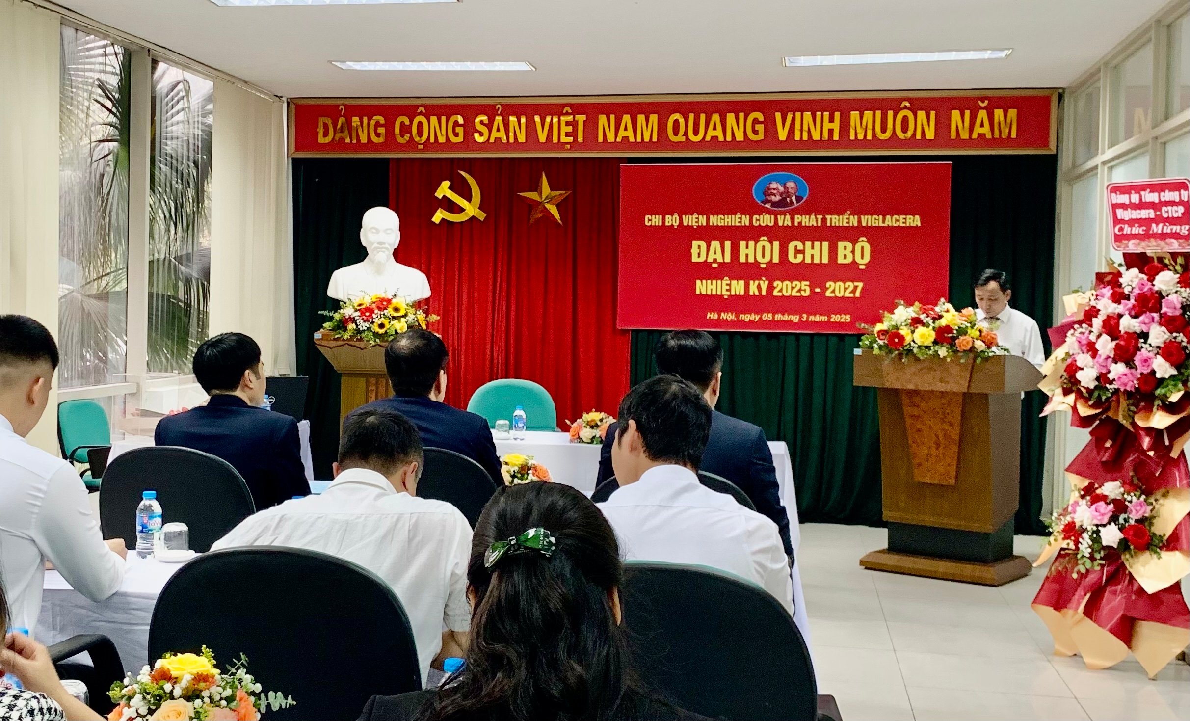 Đại hội Chi bộ Viện Nghiên cứu và Phát triển Viglacera: Hướng tới hoàn thành vai trò tiên phong về nghiên cứu khoa học trong Tổng công ty - Tổng công ty Viglacera