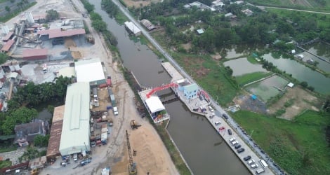 La ciudad de Ho Chi Minh opera compuertas antimareas para ayudar a reducir las inundaciones en el Distrito 8 y Binh Chanh