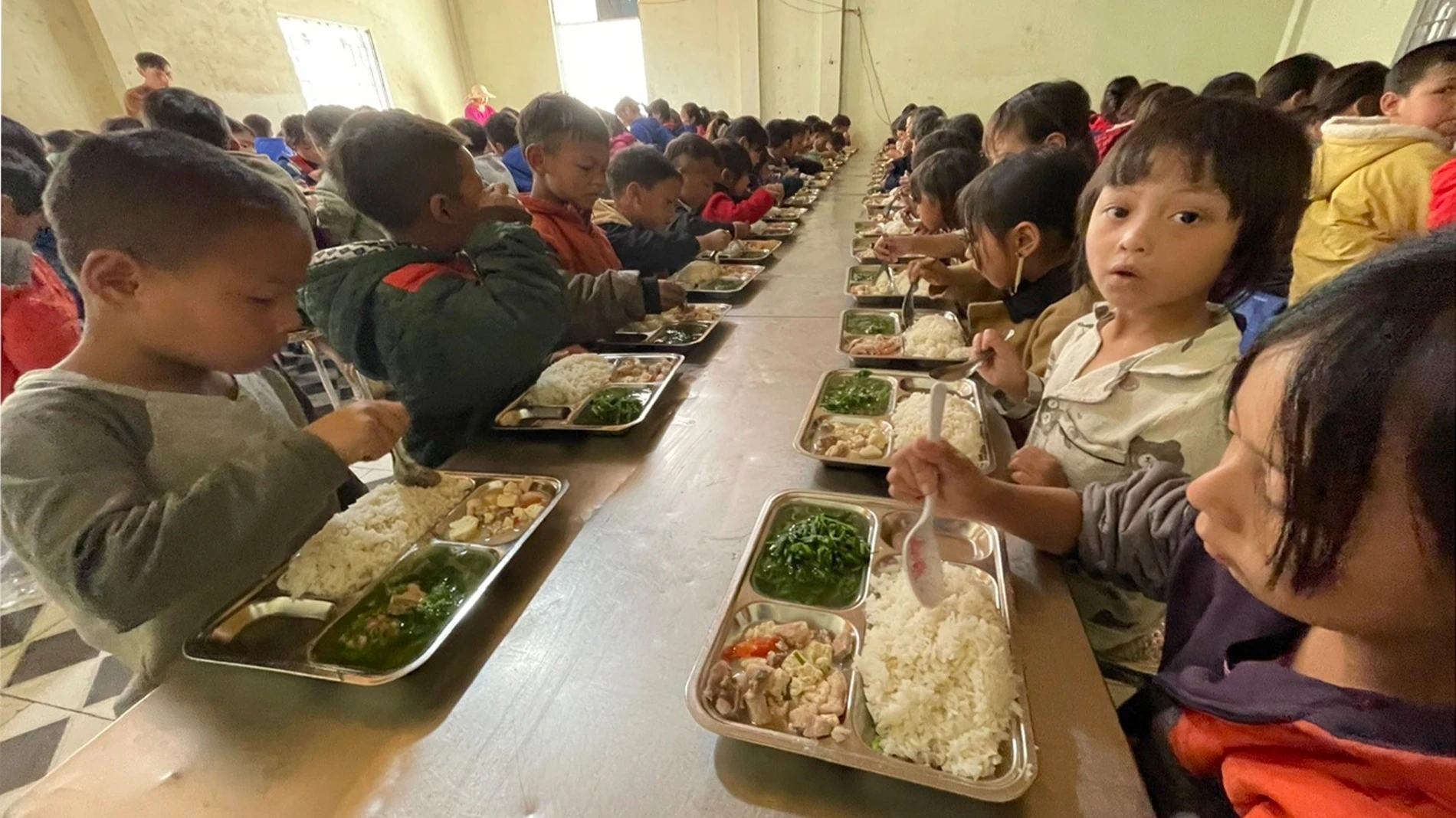 [Photo] Repas chauds en internat pour les étudiants du quartier défavorisé de Muong Te photo 4