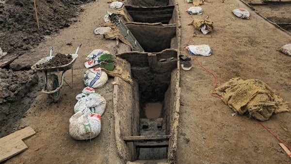 박닌에서 새롭게 발견된 두 척의 고대 선박의 연대는 알려지지 않음