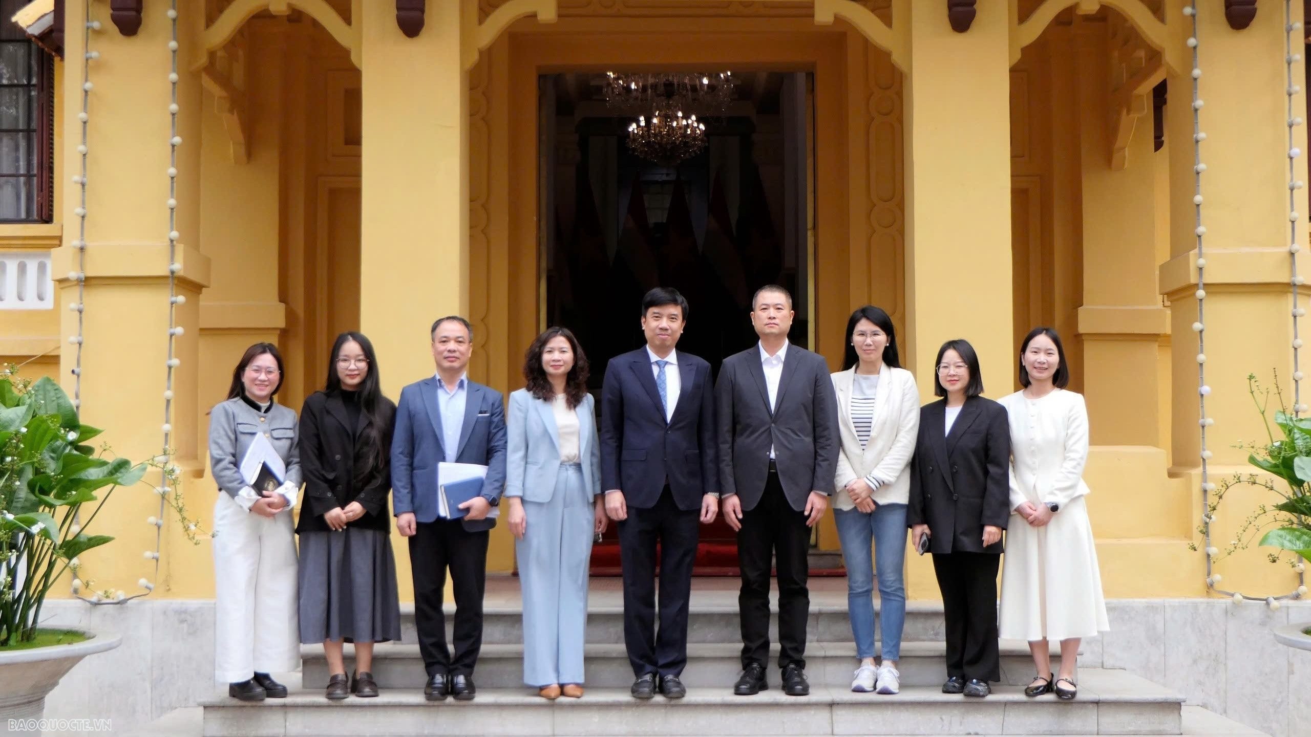 Fomento de la cooperación entre The World y Vietnam Newspaper y los medios de Guangxi