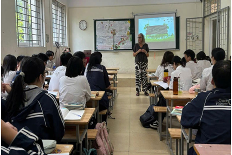 Los nuevos libros de texto curriculares cambian la forma en que los estudiantes vietnamitas aprenden inglés -0