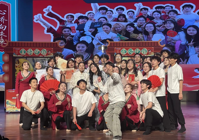 Vietnamese students win many awards at video creation contest in China photo 3