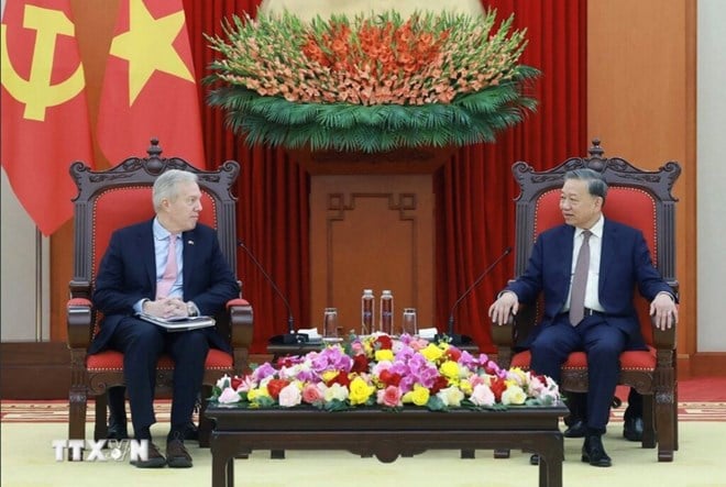 General Secretary suggests US businesses expand investment in Vietnam