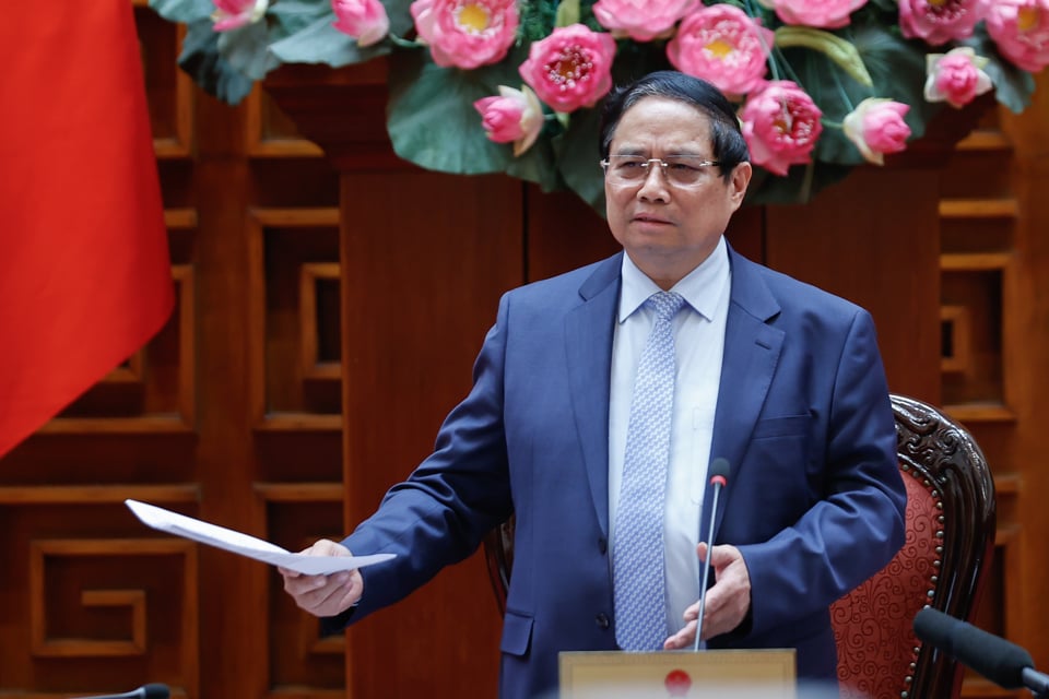 Le Premier ministre Pham Minh Chinh a souligné que l'autoroute Chau Doc - Can Tho - Soc Trang, une fois achevée, contribuera à éliminer les goulots d'étranglement dans les infrastructures de circulation dans le delta du Mékong. Photo : VGP/Nhat Bac