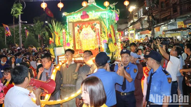 อัน เจียง จัดพิธีรับประกาศนียบัตรยูเนสโกรับรองเทศกาลสตรีแห่งแดนเขาสามมุข ภาพที่ 1