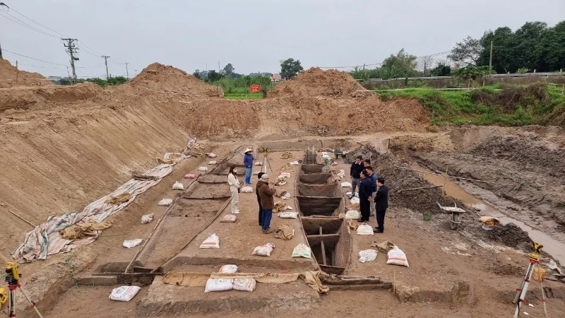 Bac Ninh fouille d'urgence deux bateaux anciens récemment découverts